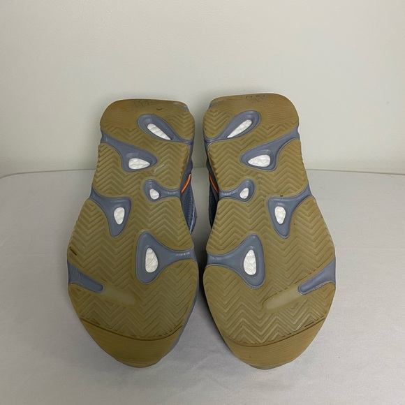 Adidas Yeezy Boost 700 V2 Inertia - Picture 5 of 6